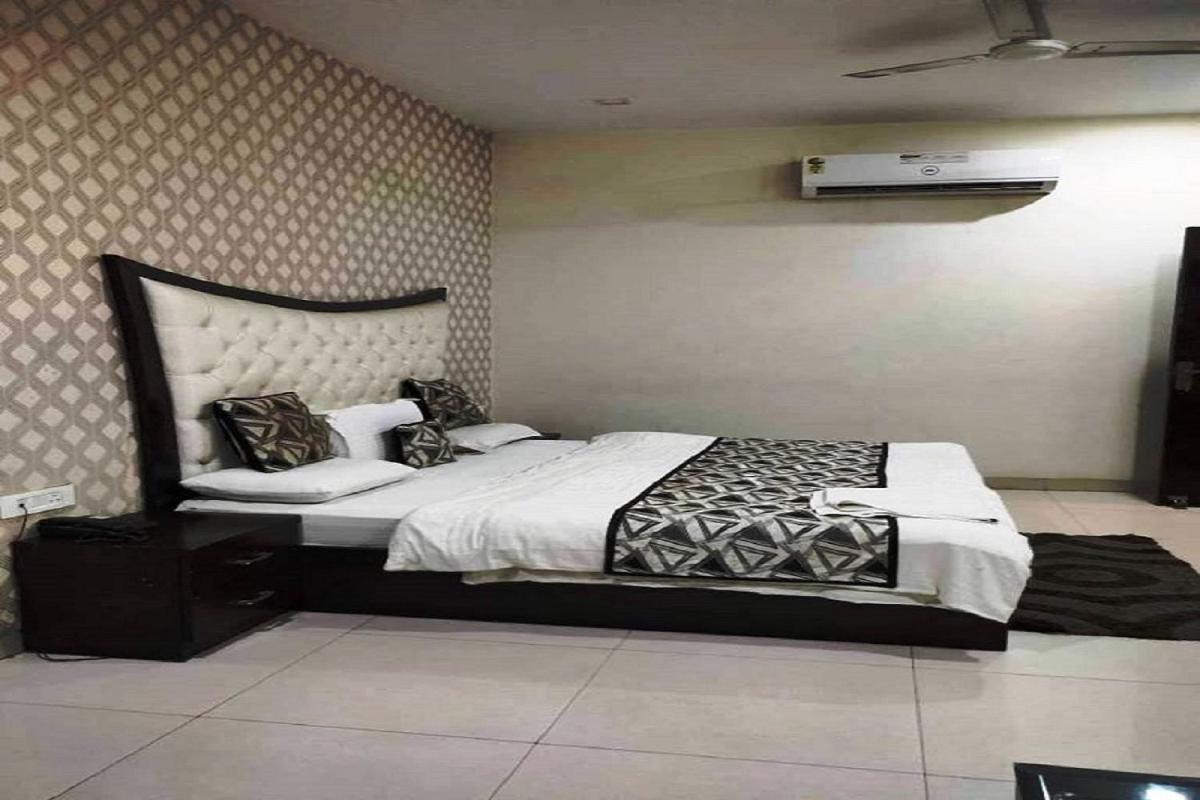 Hotel Mandakini Lush กานปูร์ ภายนอก รูปภาพ