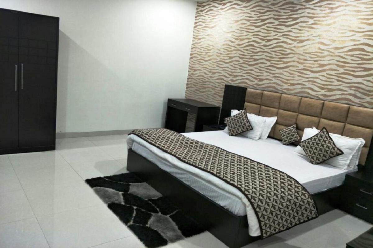 Hotel Mandakini Lush กานปูร์ ภายนอก รูปภาพ