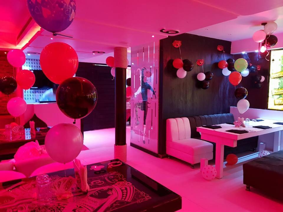 Hotel Mandakini Lush กานปูร์ ภายนอก รูปภาพ