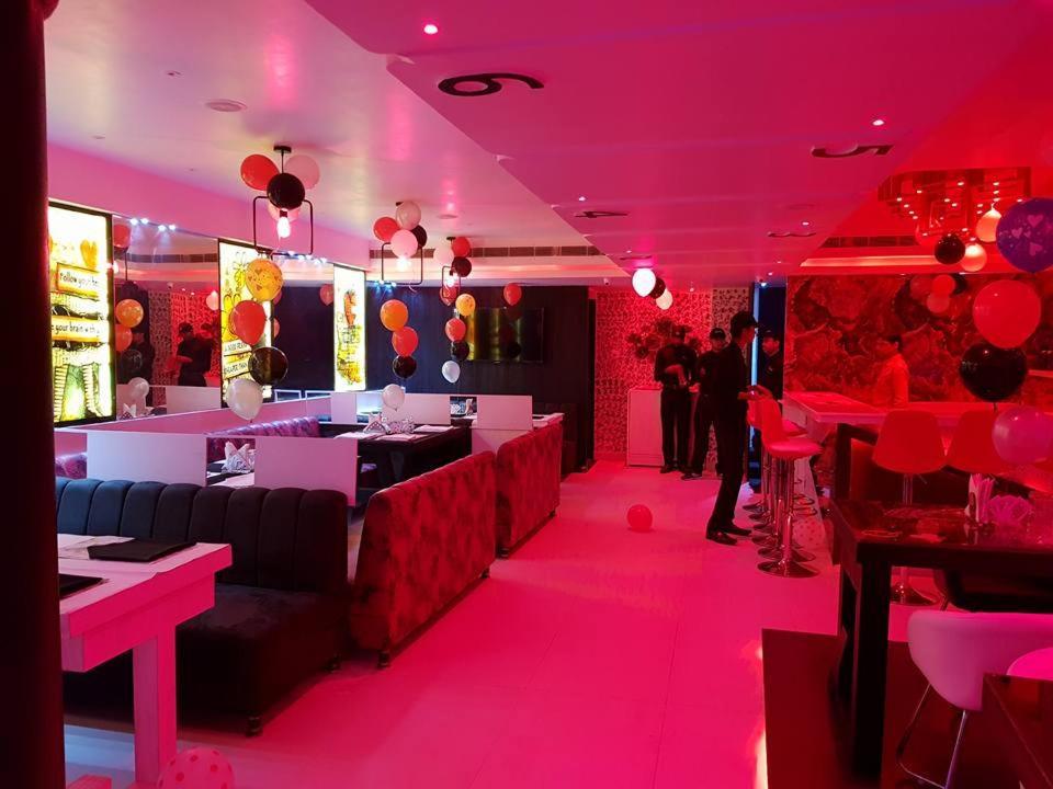 Hotel Mandakini Lush กานปูร์ ภายนอก รูปภาพ